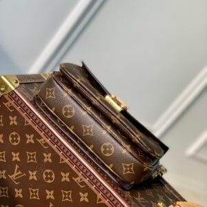 Louis Vuitton Pochette Metis Handbags-21.5*13.5*6CM