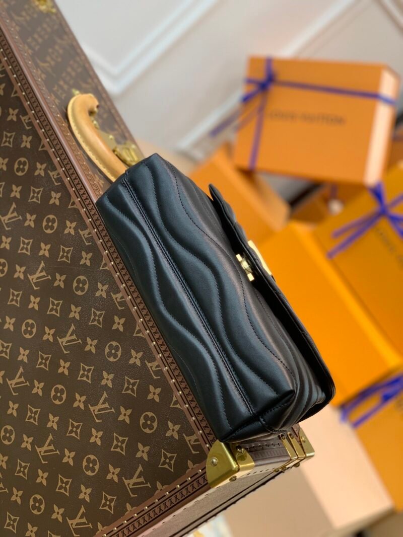 Louis Vuitton New Wave Bag-24x14x9CM