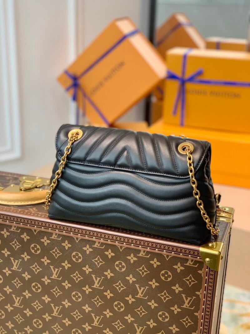 Louis Vuitton New Wave Bag-24x14x9CM
