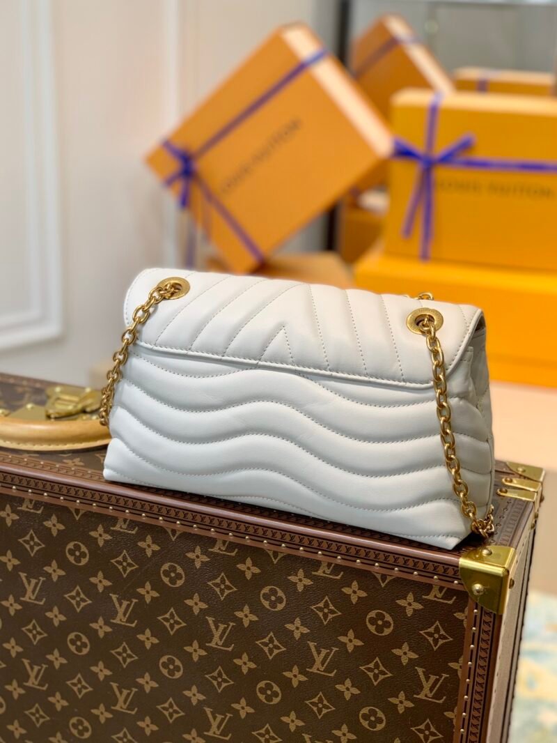 Louis Vuitton New Wave Bag-24x14x9CM