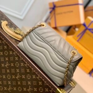 Louis Vuitton New Wave Bag-24x14x9CM