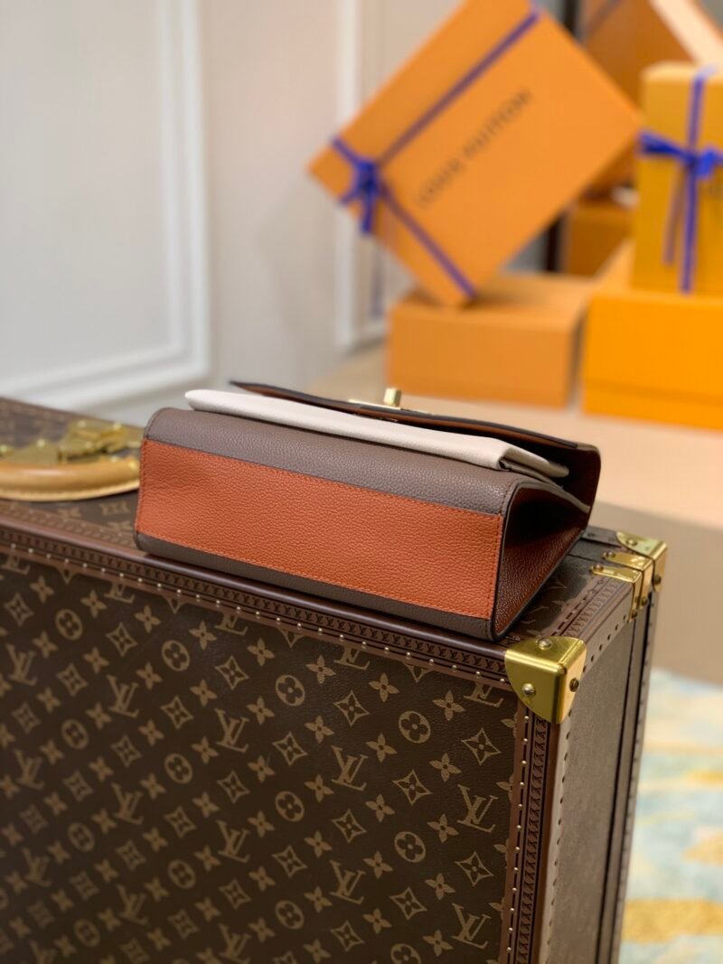 Louis Vuitton M58949 Mylockme BB-22.5 x 17.0 x 5.5CM