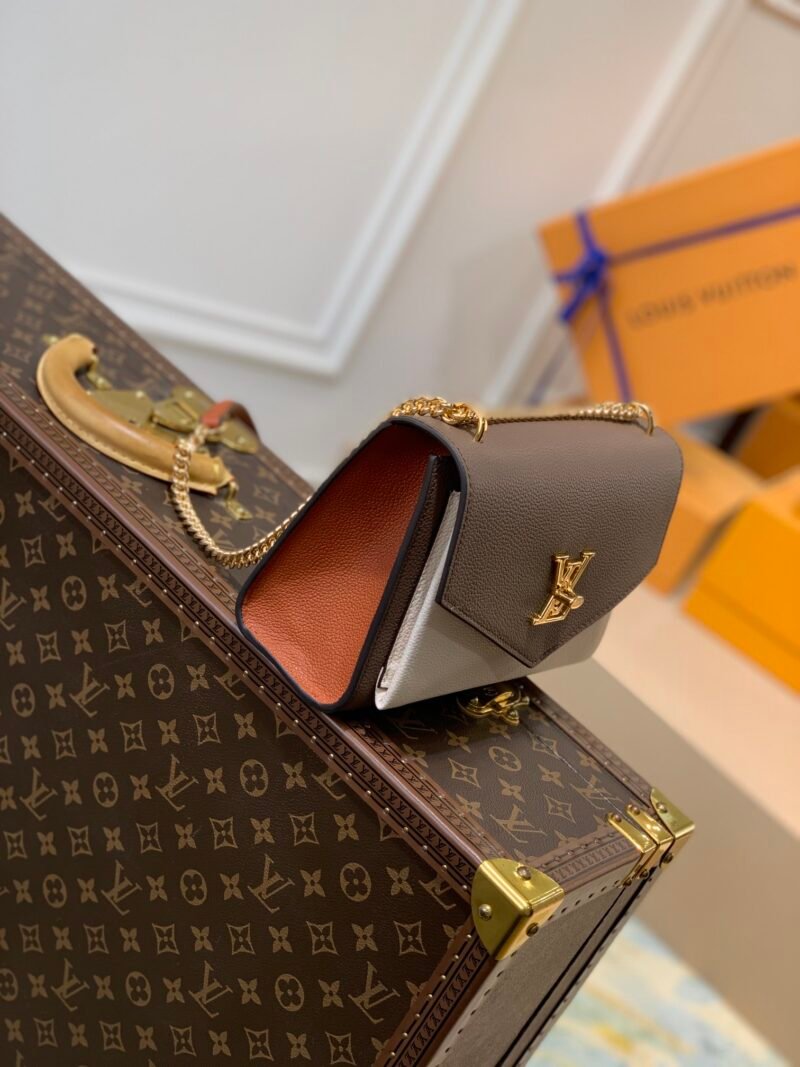 Louis Vuitton M58949 Mylockme BB-22.5 x 17.0 x 5.5CM