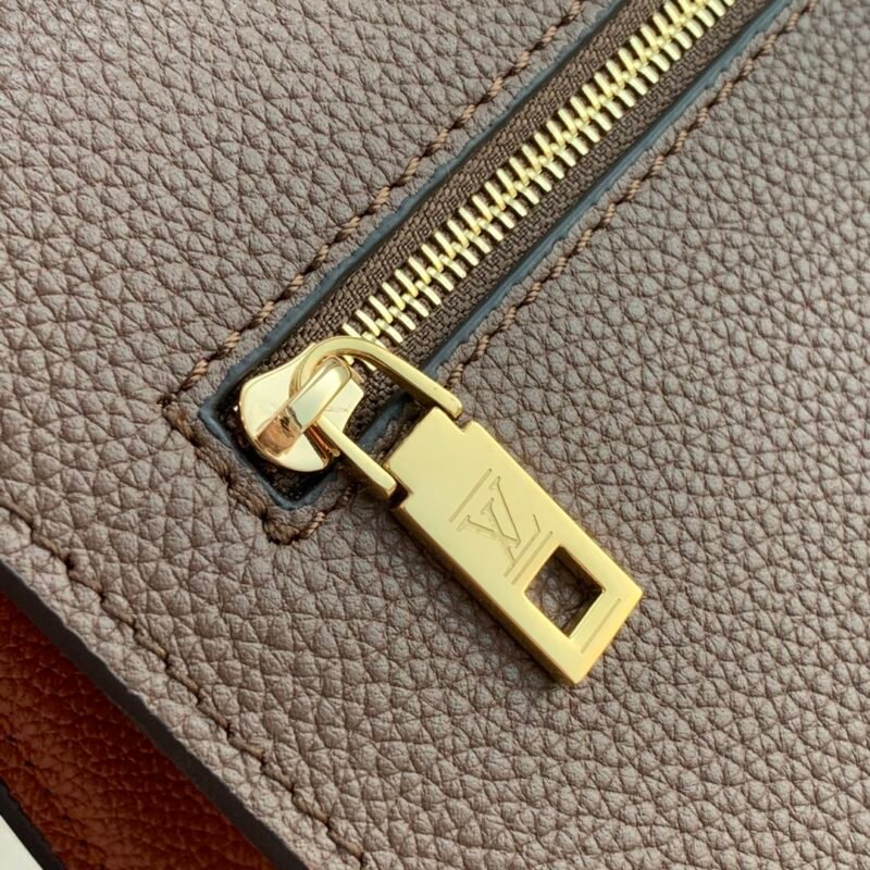 Louis Vuitton M58949 Mylockme BB-22.5 x 17.0 x 5.5CM