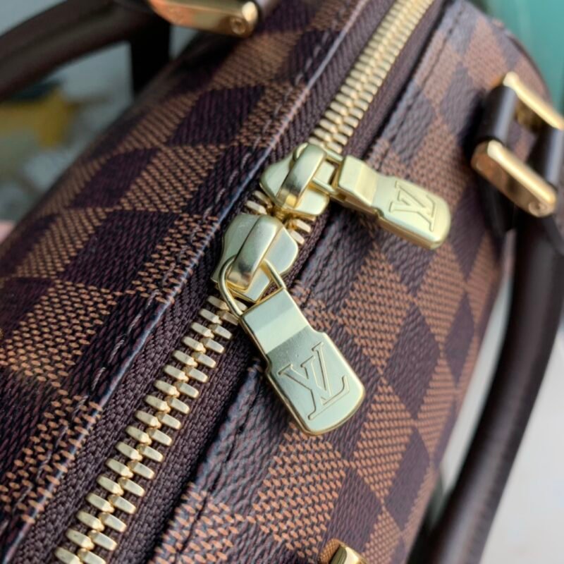 Louis Vuitton Handbags-23*13*14CM
