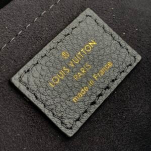 Louis Vuitton Lockme Tender Handbags PM- M58554-19*13*8CM