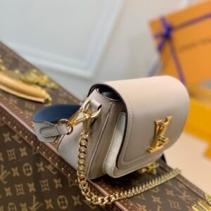 Louis Vuitton Lockme Tender Handbags PM- M58554-19*13*8CM