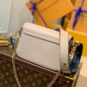 Louis Vuitton Lockme Tender Handbags PM- M58554-19*13*8CM