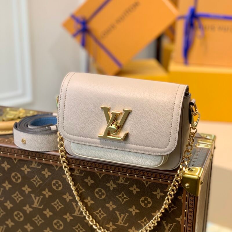 Louis Vuitton Lockme Tender Handbags PM- M58554-19*13*8CM
