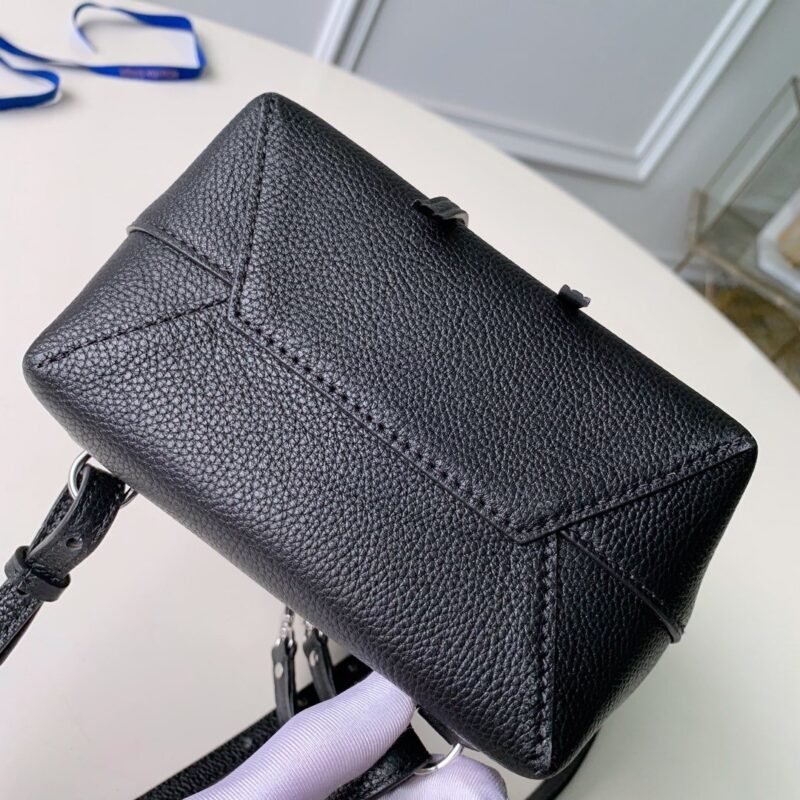 Louis Vuitton Backpack M54573-16*19.4*10CM