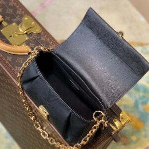 Louis Vuitton Favorite M45819-24 x 14 x 9CM