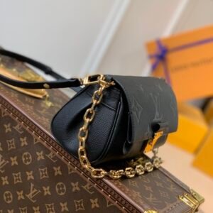 Louis Vuitton Favorite M45819-24 x 14 x 9CM