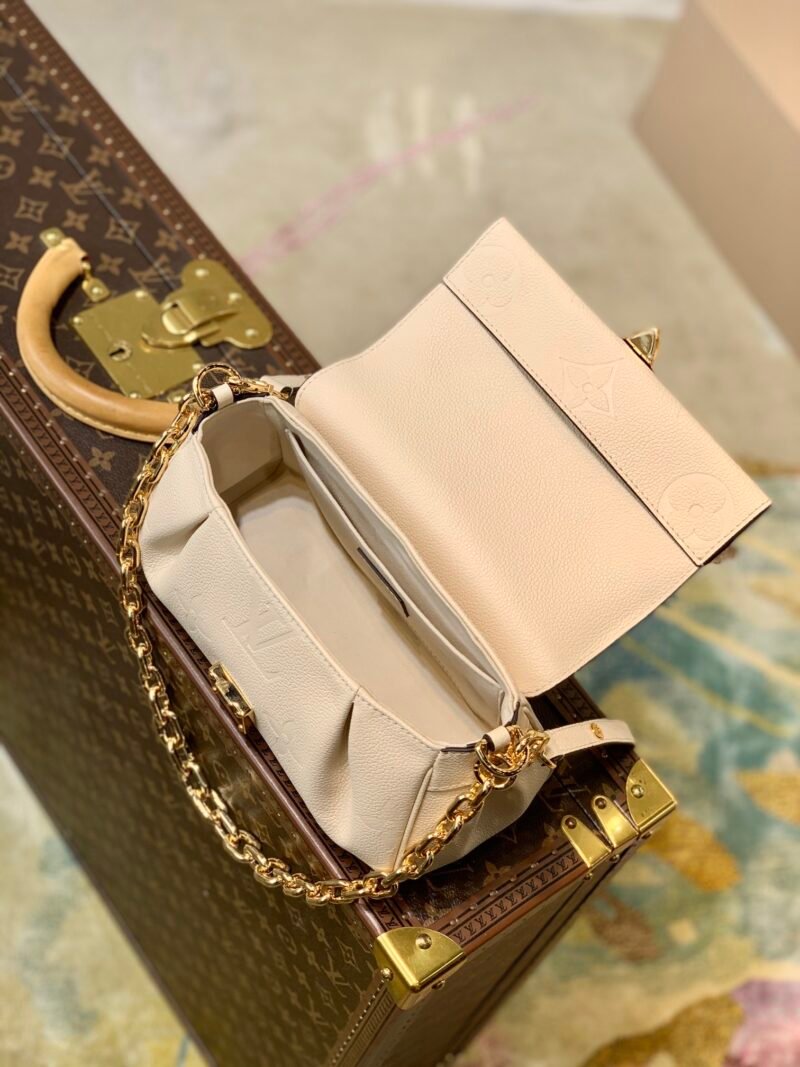 Louis Vuitton Favorite M45819-24 x 14 x 9CM