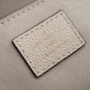 Louis Vuitton Favorite M45819-24 x 14 x 9CM