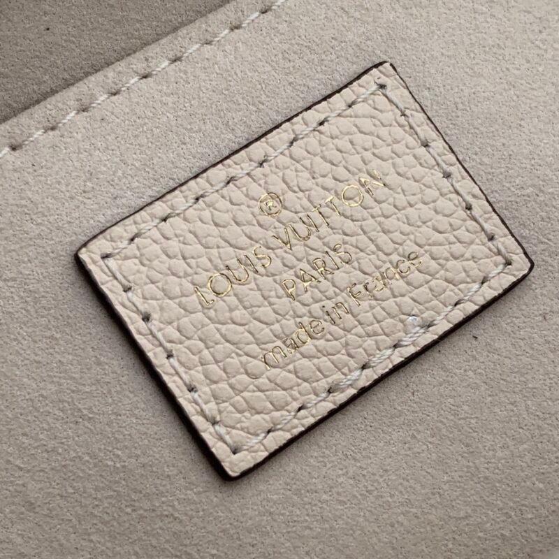 Louis Vuitton Favorite M45819-24 x 14 x 9CM