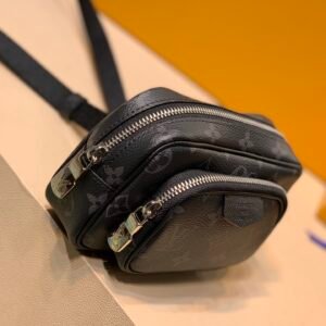 Louis Vuitton Taigarama Outdoor Bag-M30755-15*9*7CM