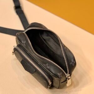 Louis Vuitton Taigarama Outdoor Bag-M30755-15*9*7CM