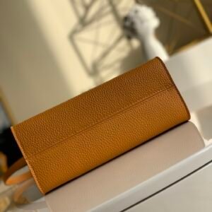 Louis Vuitton Twist One Handle-17.0 x 25.0 x 11CM