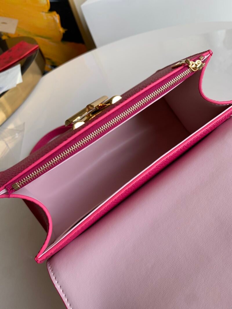 Louis Vuitton Twist One Handle-17.0 x 25.0 x 11CM