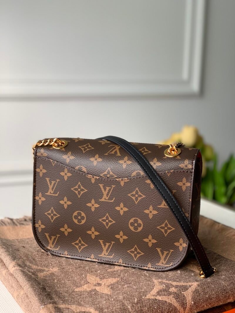 Louis Vuitton Compact Chain Bag M45592 -22*17*10CM