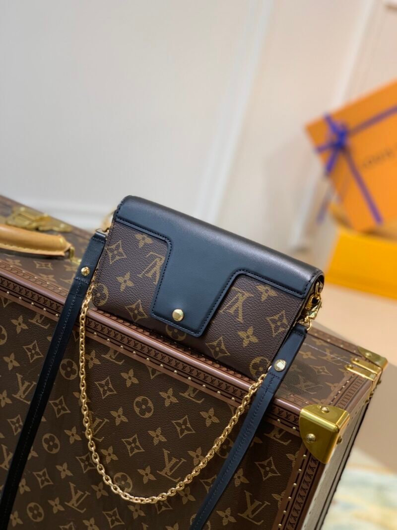 Louis Vuitton Padlock on Strap-19×11×3CM