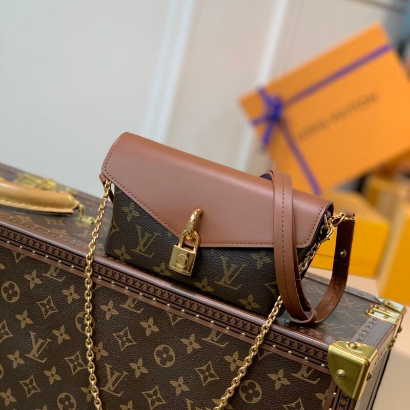 Louis Vuitton Padlock on Strap-19×11×3CM