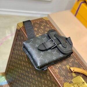 Louis Vuitton M45912 Saumur Crossboby Bag-13*18*3.5CM