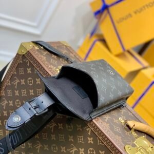 Louis Vuitton M45912 Saumur Crossboby Bag-13*18*3.5CM