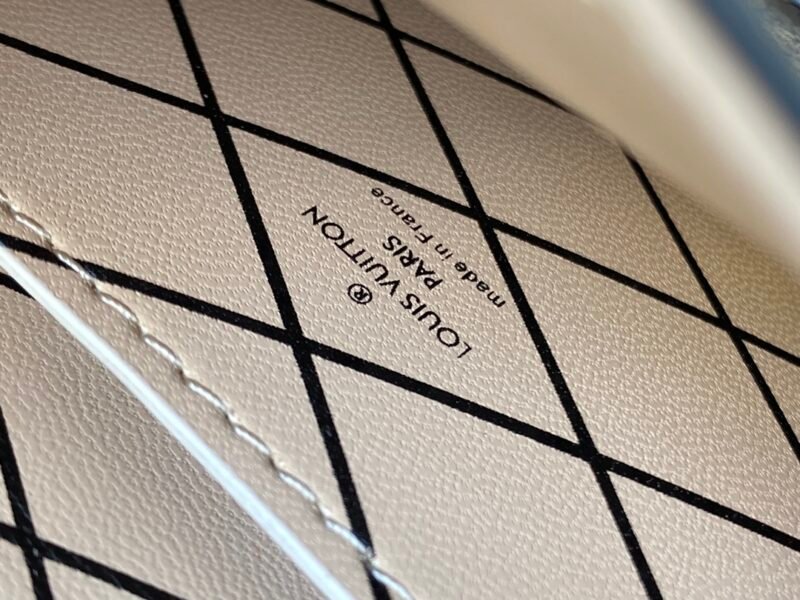 Louis Vuitton Trunk Vertical-11*17.5*3.5CM