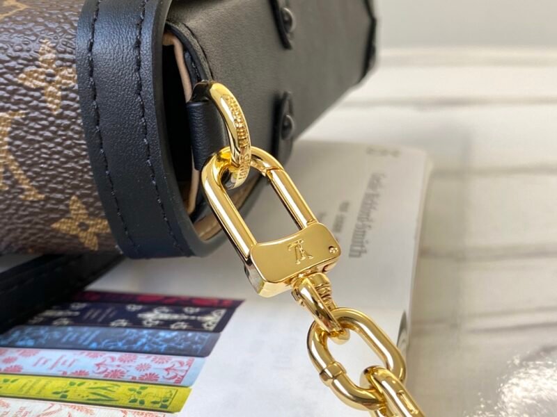 Louis Vuitton Trunk Vertical-11*17.5*3.5CM