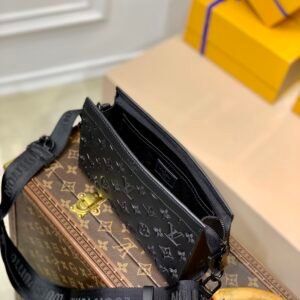 Louis Vuitton M81115 Gaston Wearable Wallet -22*14.5*4.5M