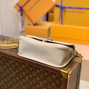 Louis Vuitton Buci Handbag-24.5 x 15.5 x 9CM