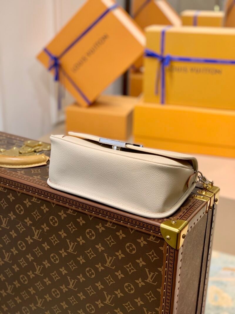 Louis Vuitton Buci Handbag-24.5 x 15.5 x 9CM