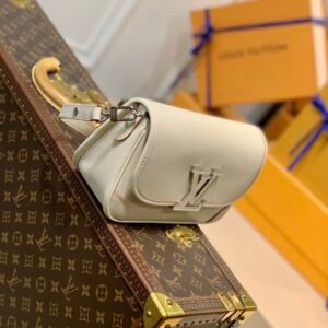 Louis Vuitton Buci Handbag-24.5 x 15.5 x 9CM