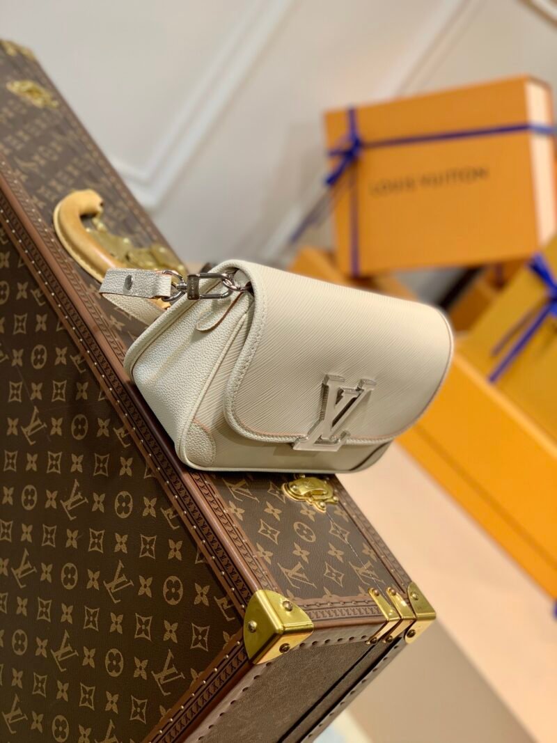 Louis Vuitton Buci Handbag-24.5 x 15.5 x 9CM