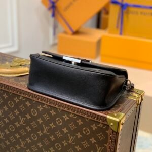 Louis Vuitton Buci Handbag-24.5 x 15.5 x 9CM
