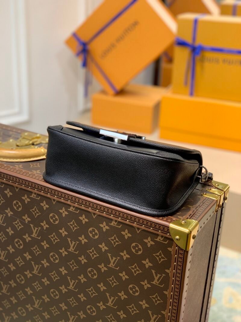 Louis Vuitton Buci Handbag-24.5 x 15.5 x 9CM