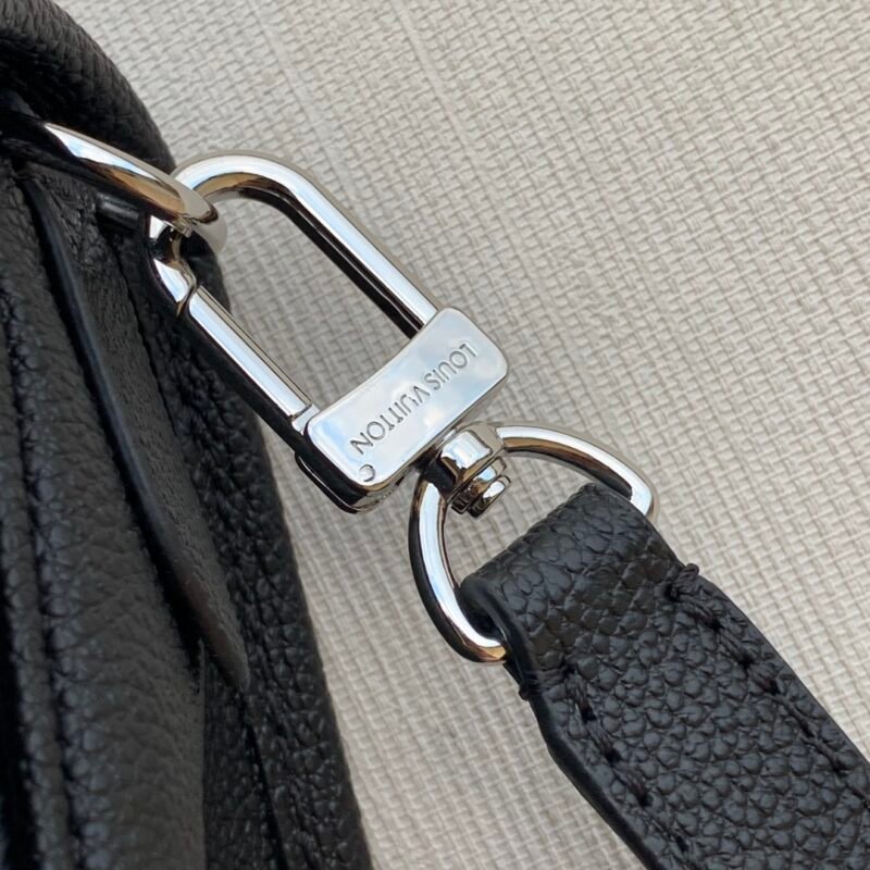 Louis Vuitton Buci Handbag-24.5 x 15.5 x 9CM