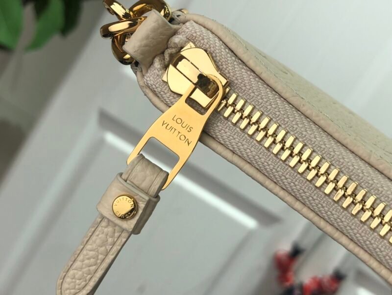 Louis Vuitton Easy Pouch On Strap-19×11.5x3CM