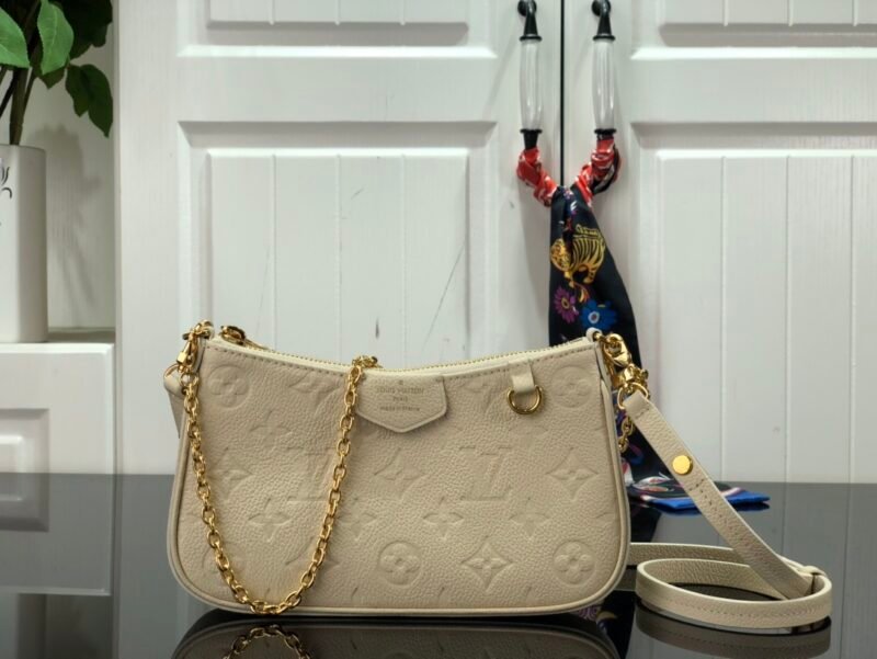 Louis Vuitton Easy Pouch On Strap-19×11.5x3CM