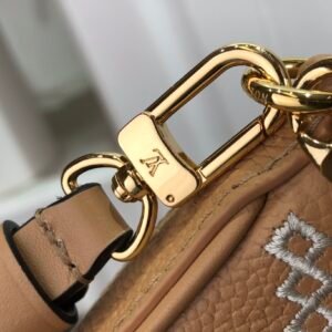 Louis Vuitton Easy Pouch On Strap-19×11.5x3CM