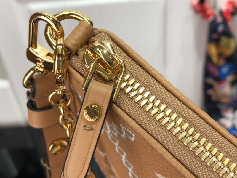 Louis Vuitton Easy Pouch On Strap-19×11.5x3CM