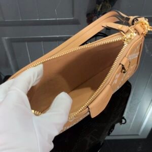Louis Vuitton Easy Pouch On Strap-19×11.5x3CM