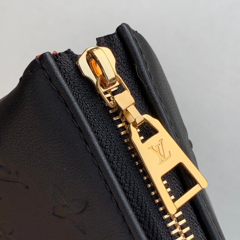 Louis Vuitton Coussin BB Bag-20*16*12 CM