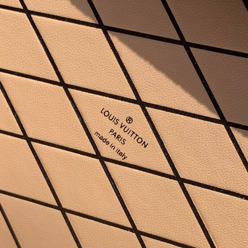 erwrwerwerteetrerty_5_.jpg Louis Vuitton Petite Malle-20*5*12.5CM