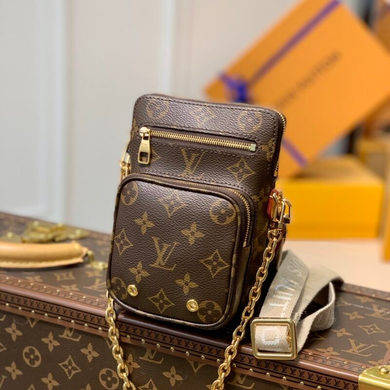 Louis Vuitton Utility Phone Pocket – 16*19*6CM