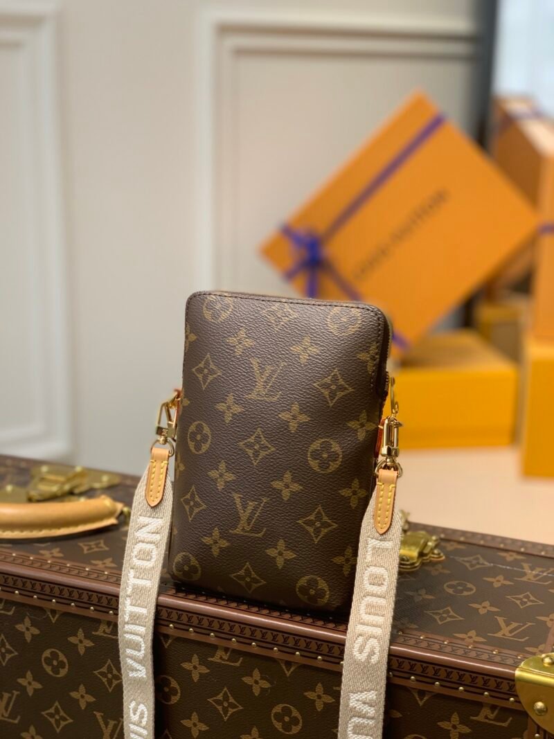 httpsrfrrf_2_.jpg Louis Vuitton Utility Phone Pocket – 16*19*6CM