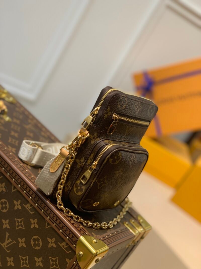 httpsrfrrf_3_.jpg Louis Vuitton Utility Phone Pocket – 16*19*6CM