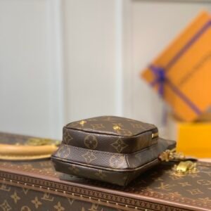 httpsrfrrf_4_.jpg Louis Vuitton Utility Phone Pocket – 16*19*6CM