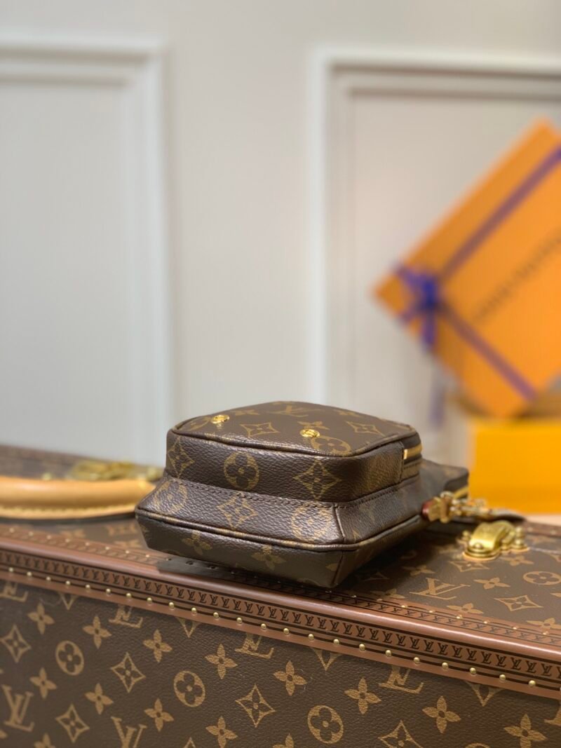 httpsrfrrf_4_.jpg Louis Vuitton Utility Phone Pocket – 16*19*6CM